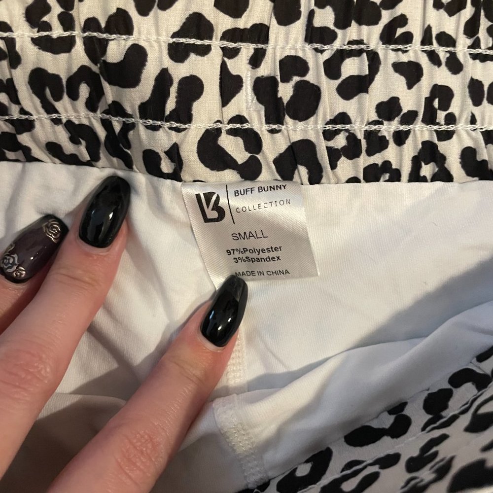 NWT Buffbunny White Leopard Flo Short V2 - Picture 3 of 4